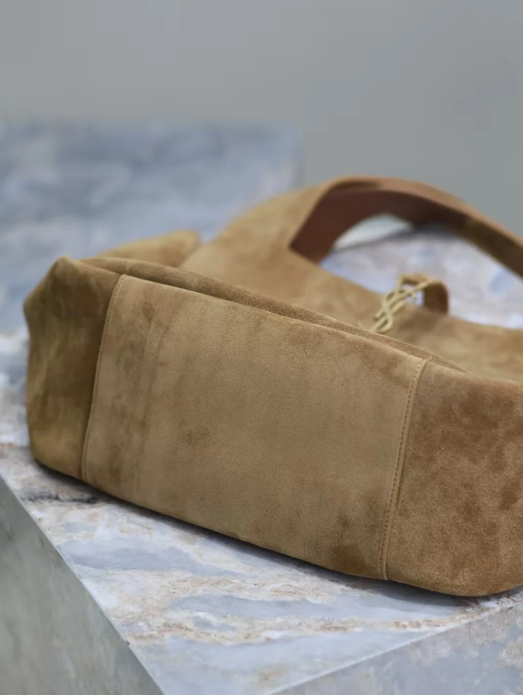 생로랑 스웨이드 LE 5 A 베아백 골든 763435