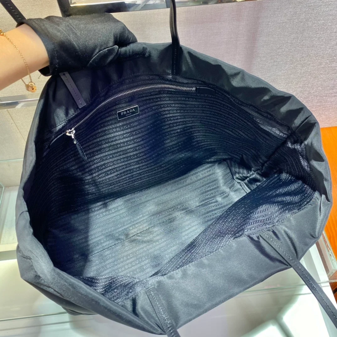 프라다 1BG107 리나일론 토트백