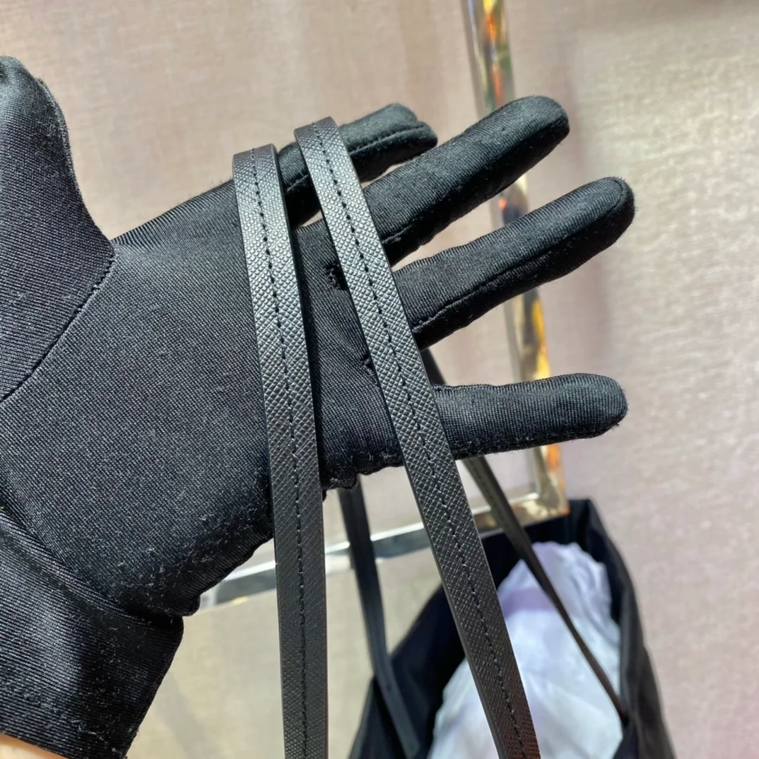 프라다 1BG107 리나일론 토트백