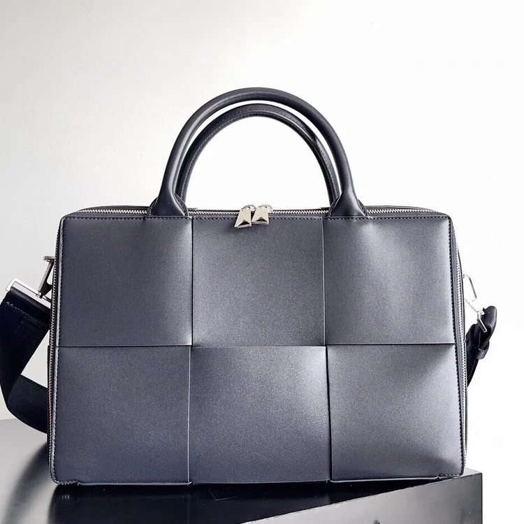 보테가 베네타 라지 인트레치아토 카세트 크로스백