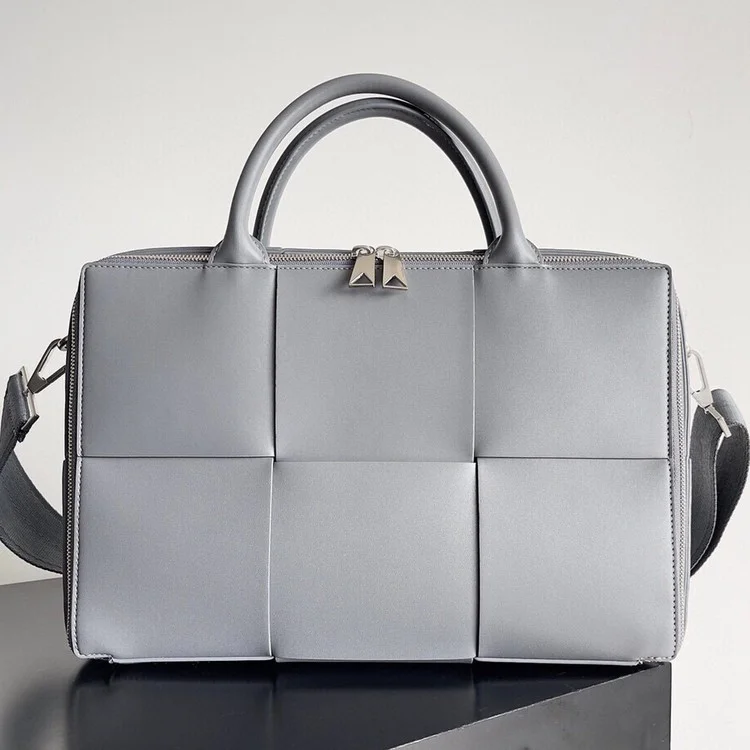 보테가 베네타 라지 인트레치아토 카세트 크로스백