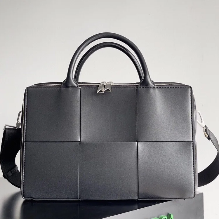 보테가 베네타 라지 인트레치아토 카세트 크로스백