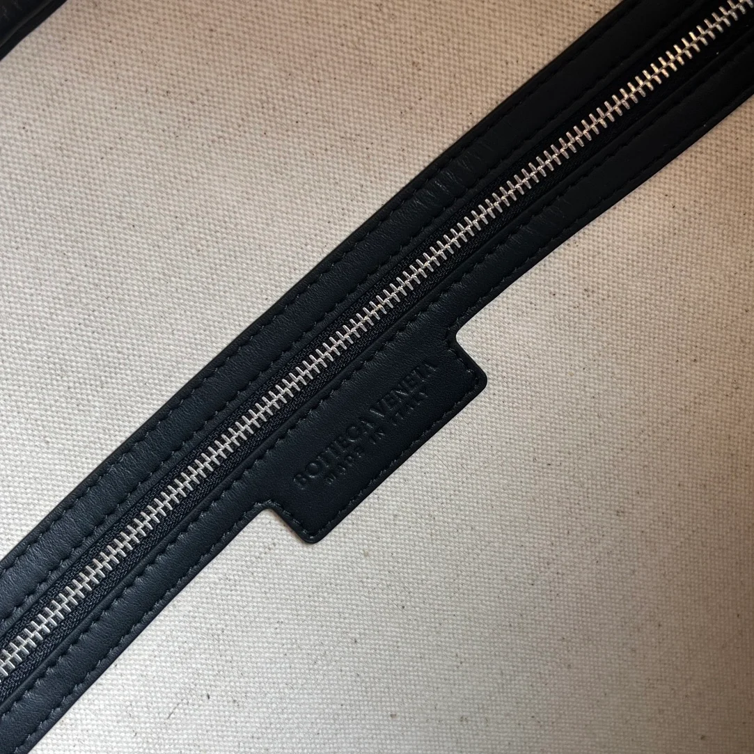 보테가 베네타 겟어웨이 미디엄 트래블백 (2color)