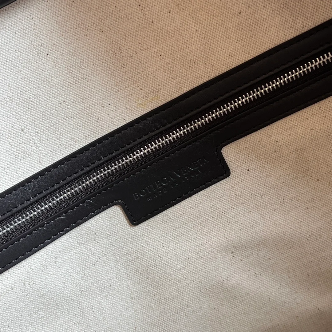 보테가 베네타 겟어웨이 미디엄 트래블백 (2color)