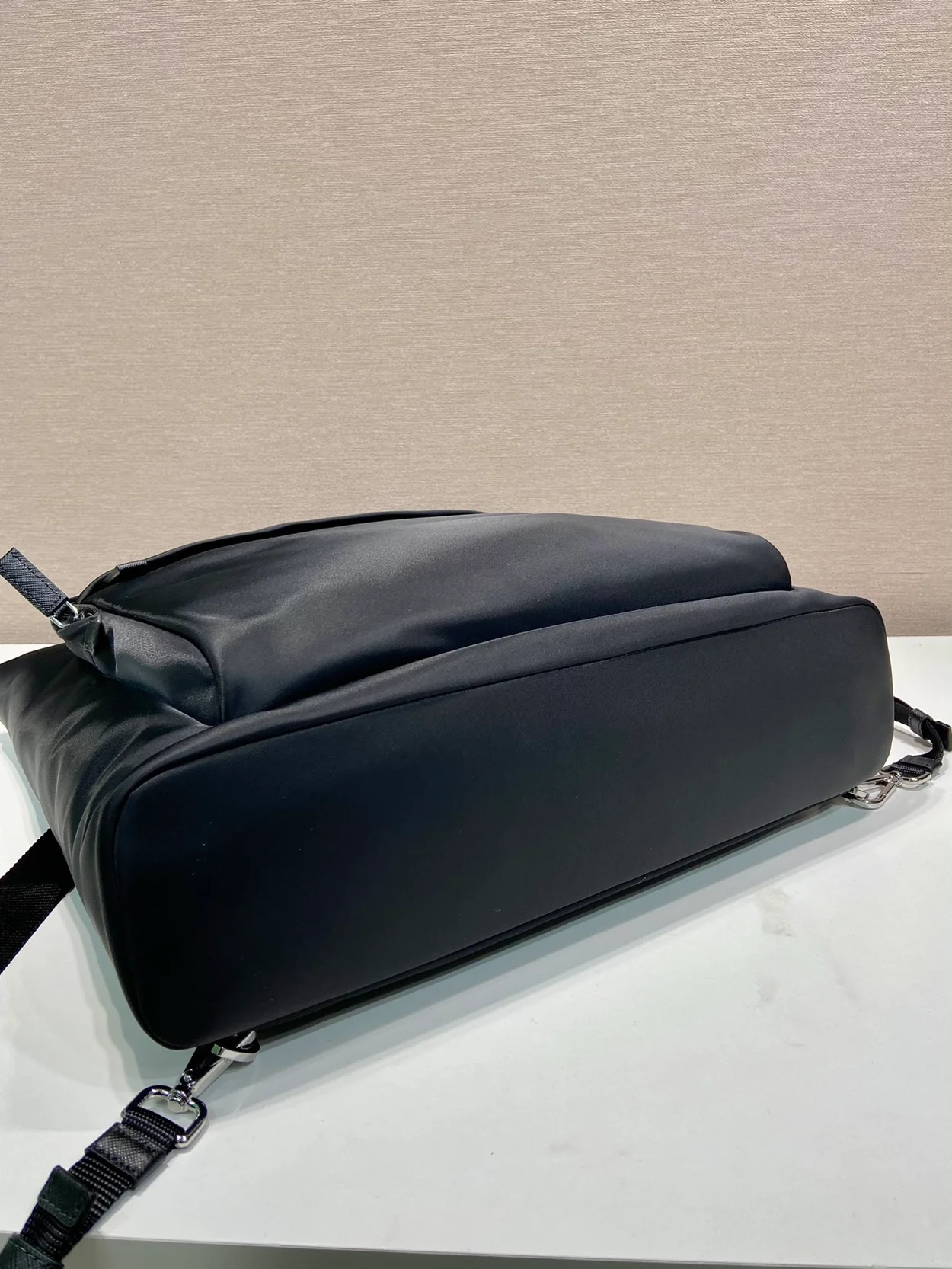 프라다 리나일론 사피아노 레더 토트백