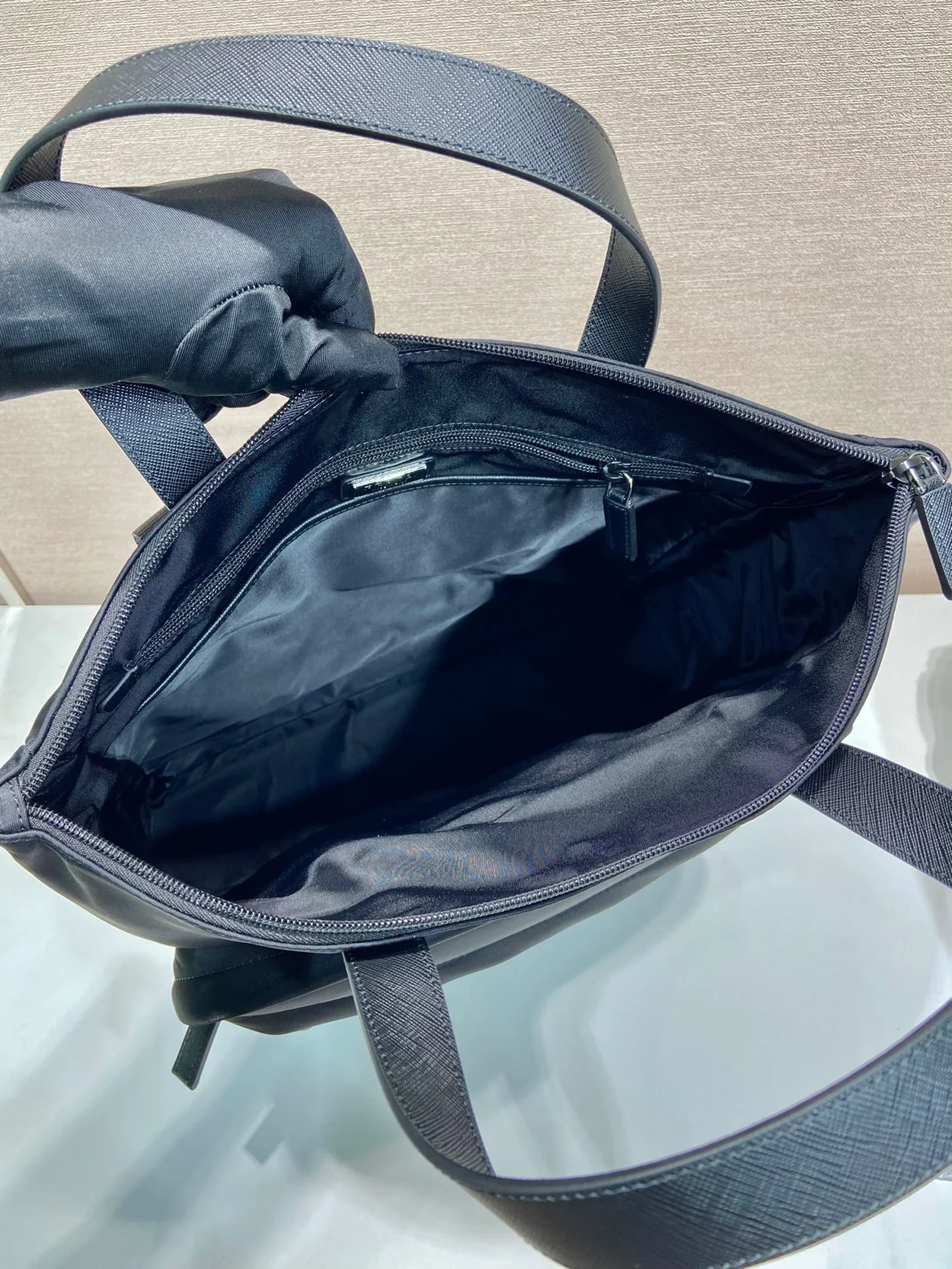 프라다 리나일론 사피아노 레더 토트백