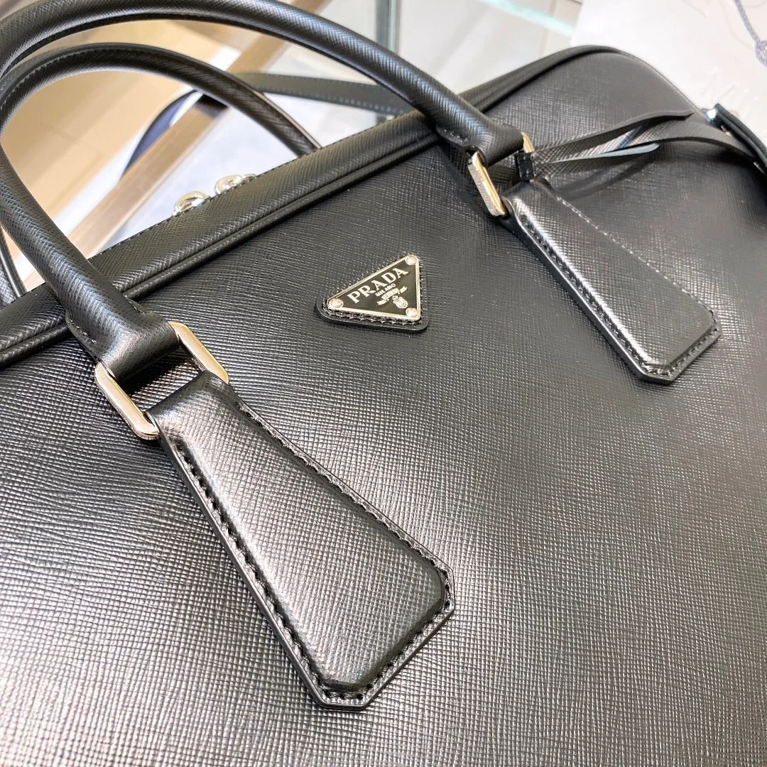 프라다 사피아노 삼각로고 레더 브리프케이스