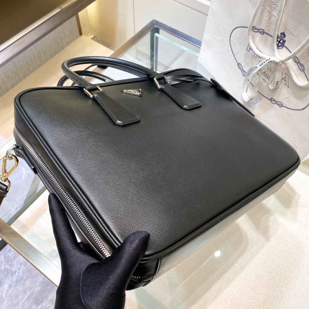 프라다 사피아노 삼각로고 레더 브리프케이스