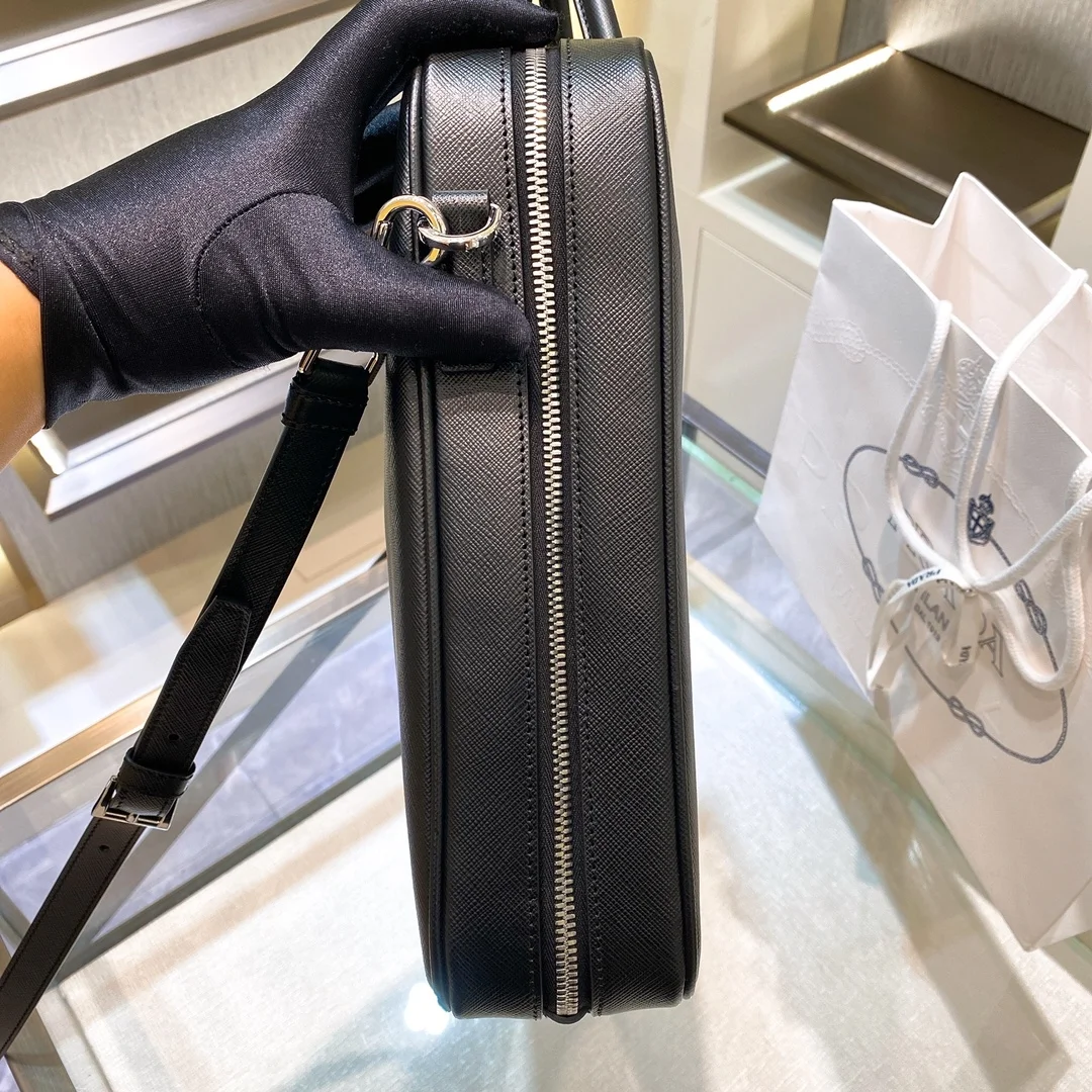 프라다 사피아노 삼각로고 레더 브리프케이스