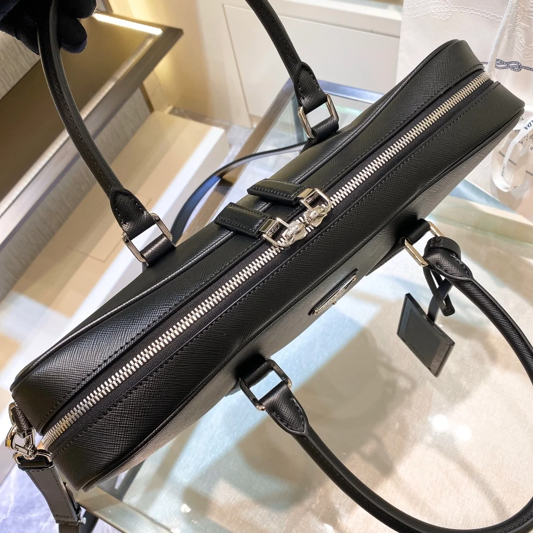 프라다 사피아노 삼각로고 레더 브리프케이스