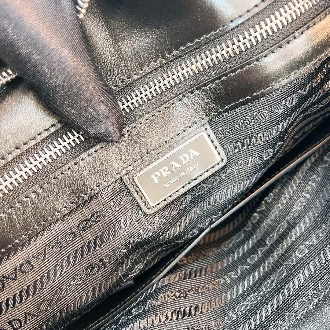 프라다 사피아노 삼각로고 레더 투지퍼 브리프케이스