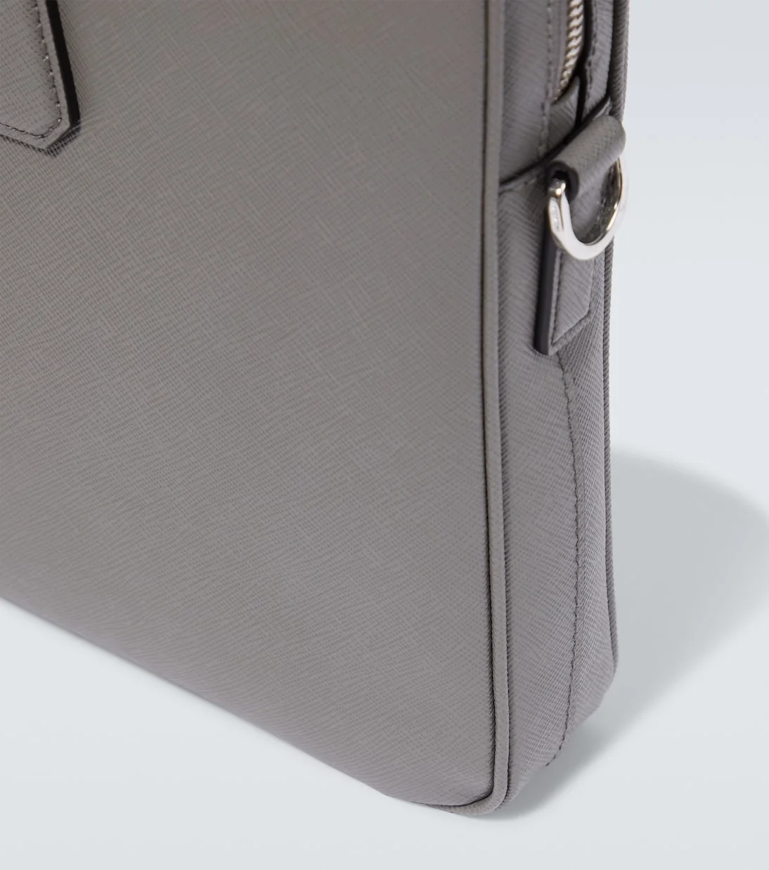 프라다 사피아노 삼각로고 레더 브리프케이스 그레이