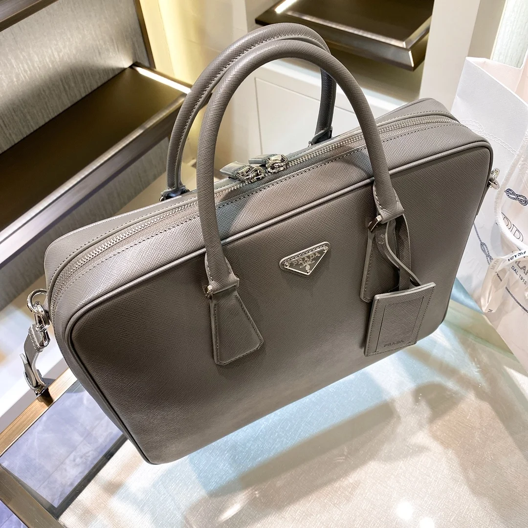 프라다 사피아노 삼각로고 레더 브리프케이스 그레이
