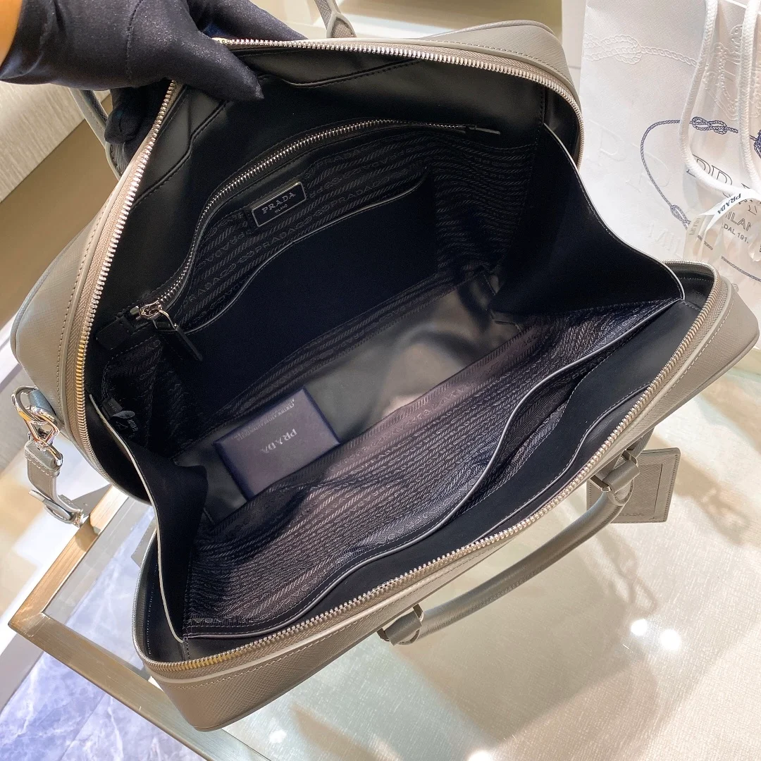 프라다 사피아노 삼각로고 레더 브리프케이스 그레이