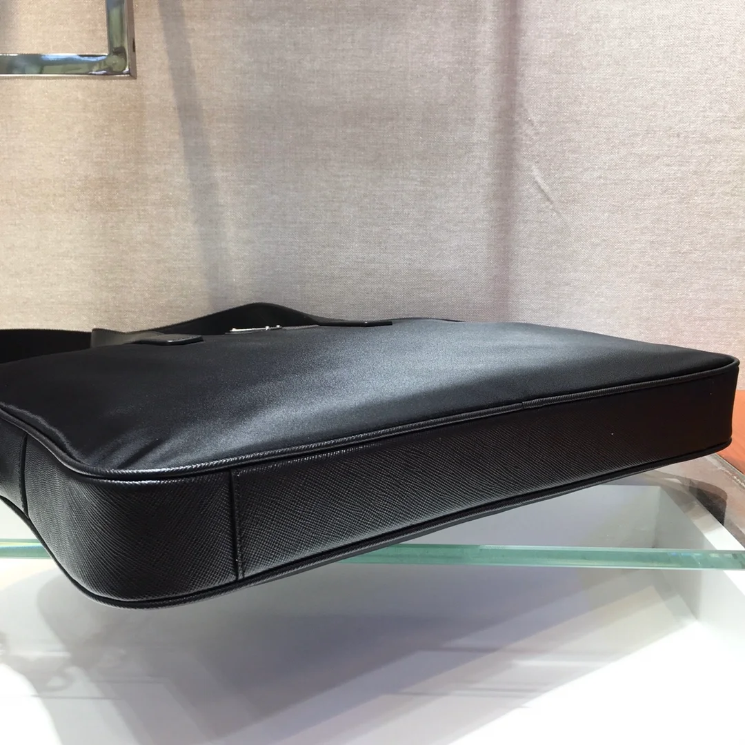 프라다 리나일론 사피아노 가죽 브리프케이스