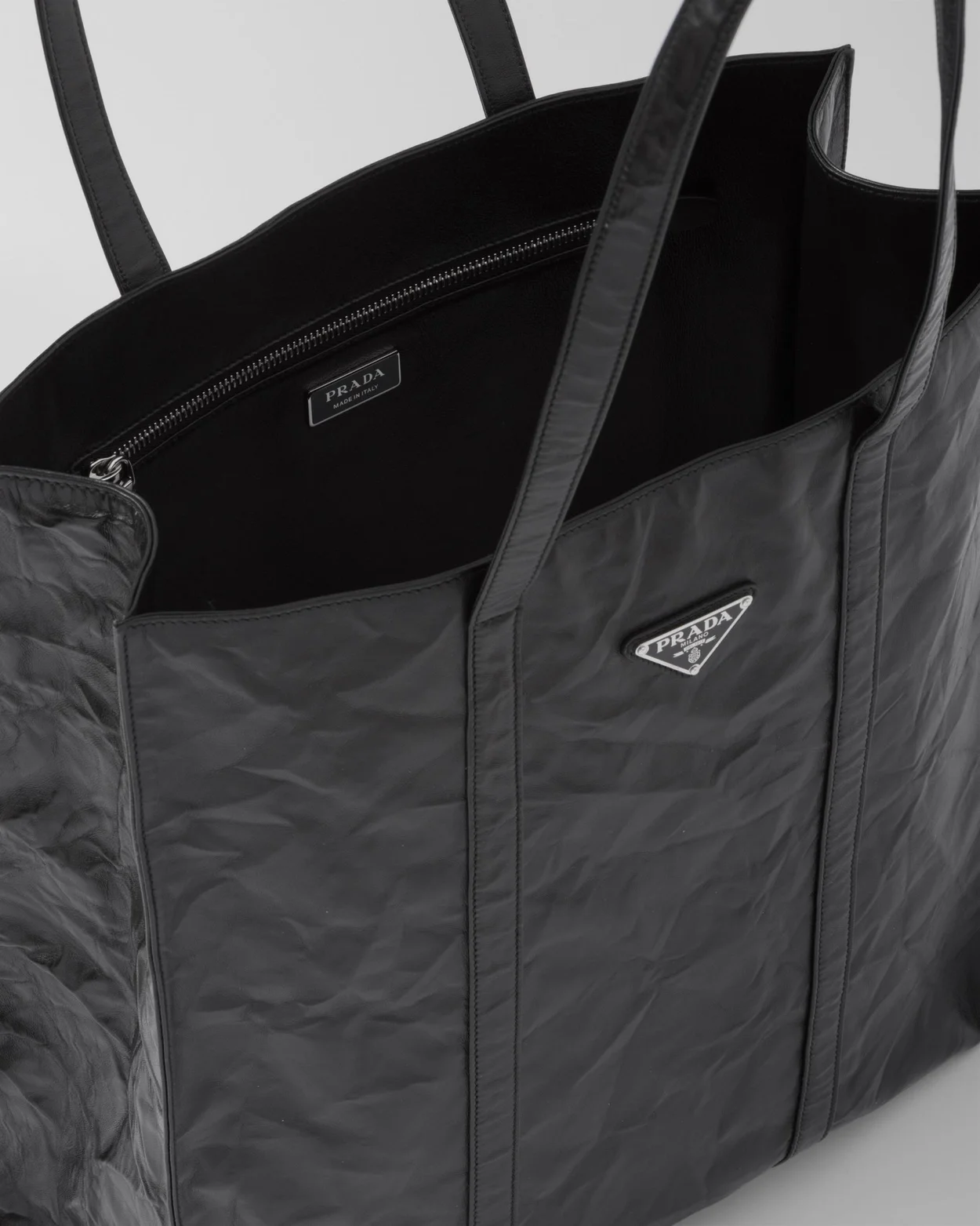 프라다 미디엄 엔틱 나파 레더 블랙