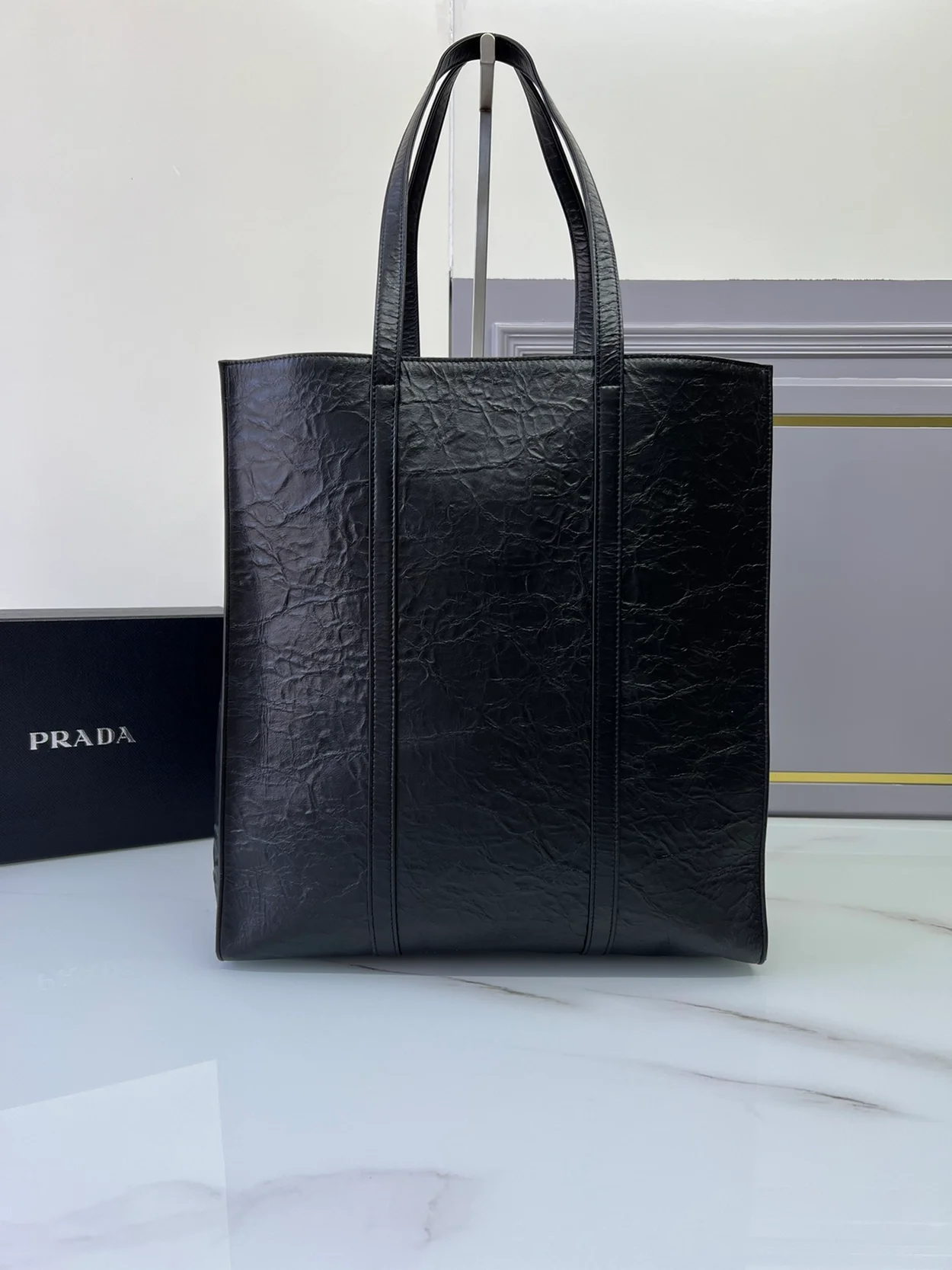 프라다 미디엄 엔틱 나파 레더 블랙