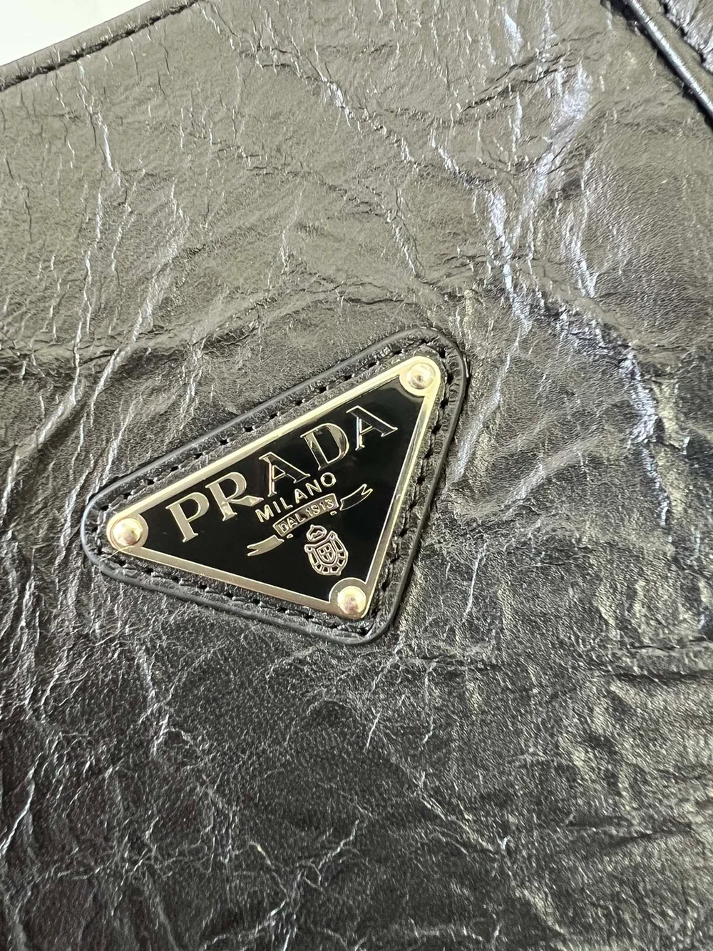 프라다 미디엄 엔틱 나파 레더 블랙