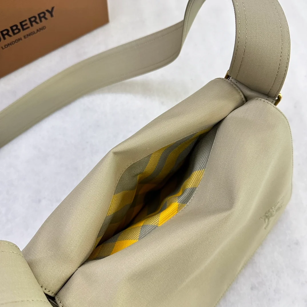 버버리 트렌치 크로스바디백