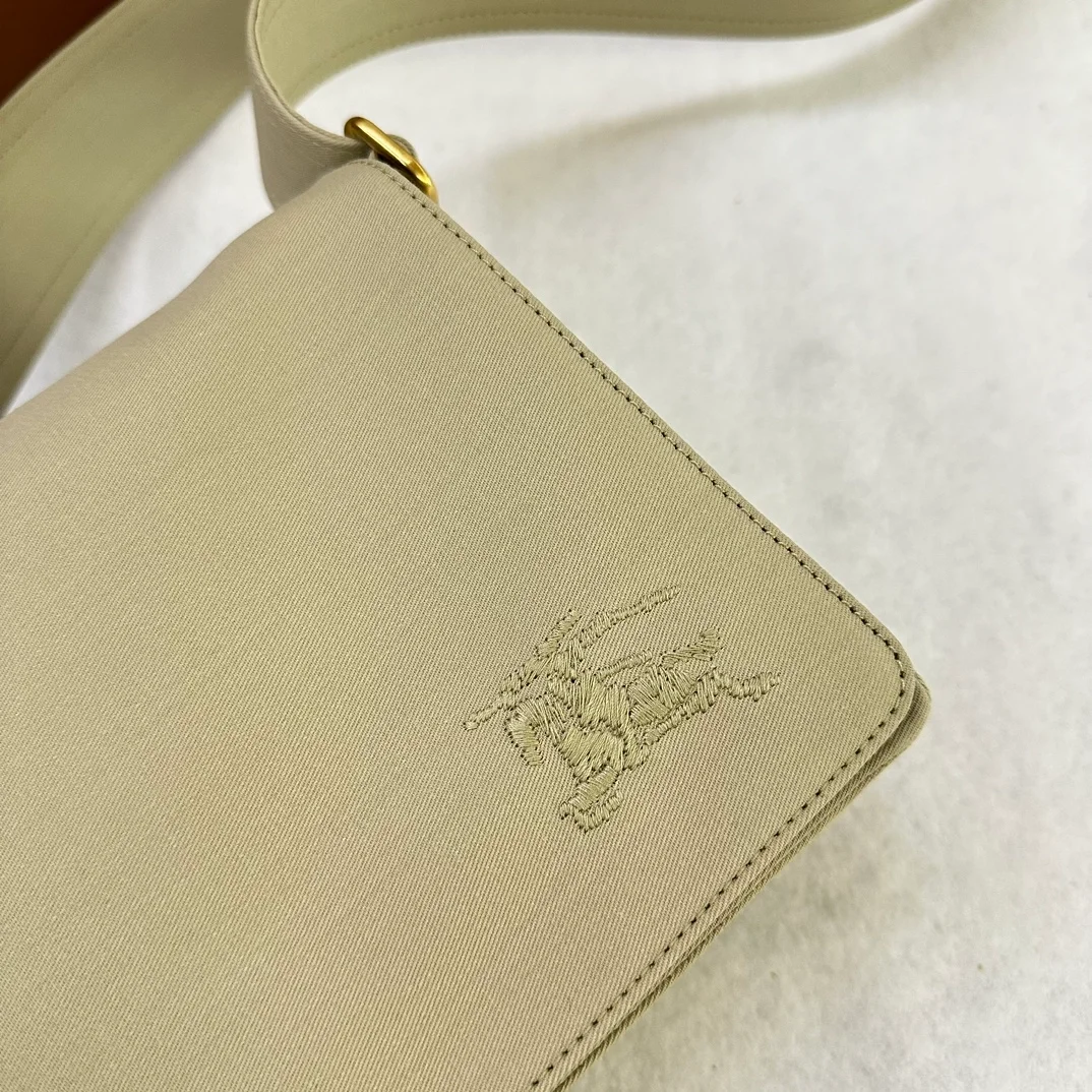 버버리 트렌치 크로스바디백