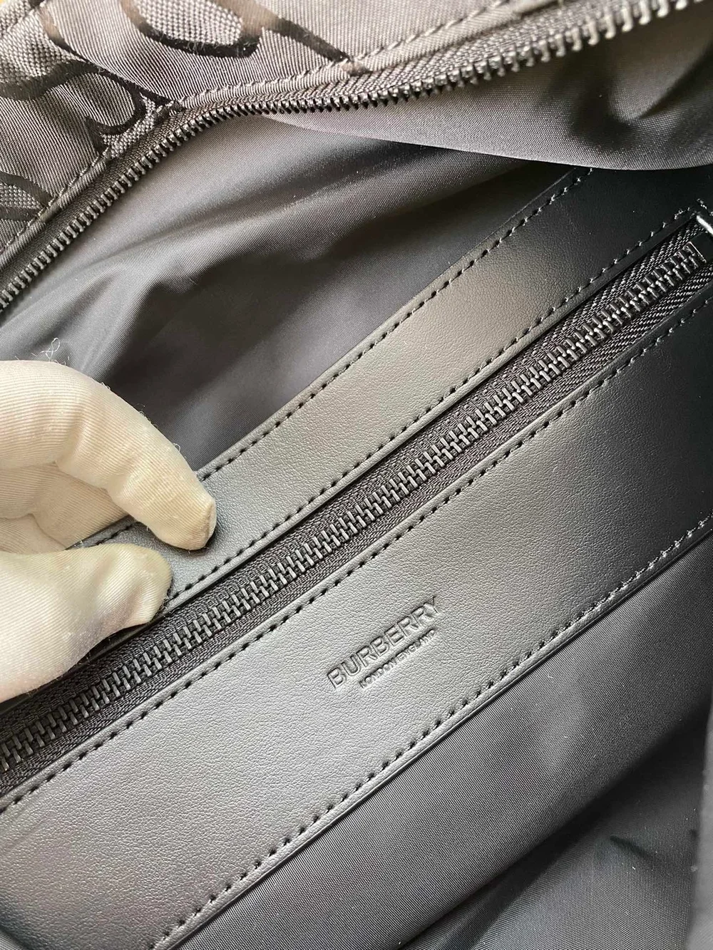 버버리 오빌 백팩 블랙