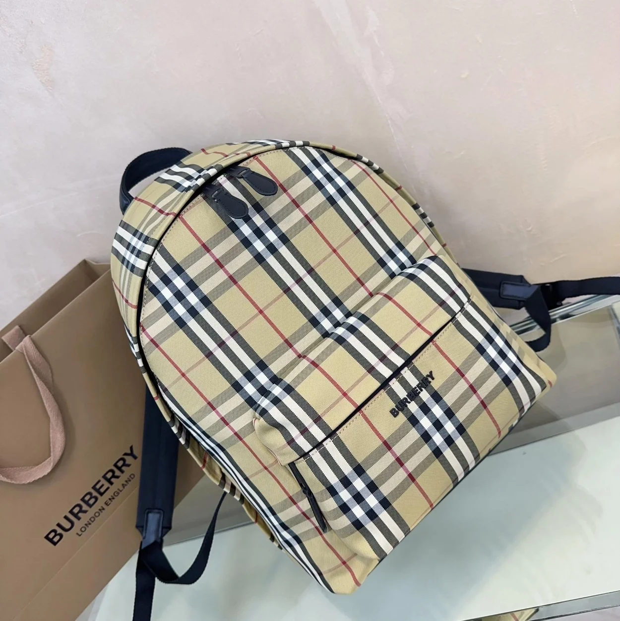버버리 체크 가죽 백팩 베이지