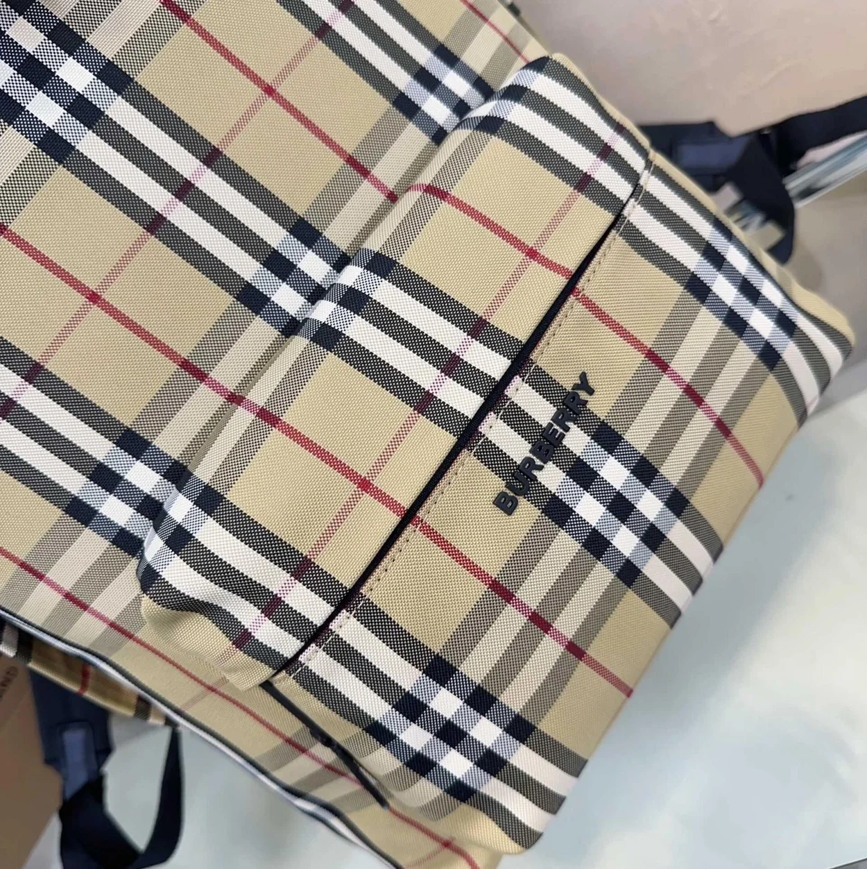 버버리 체크 가죽 백팩 베이지