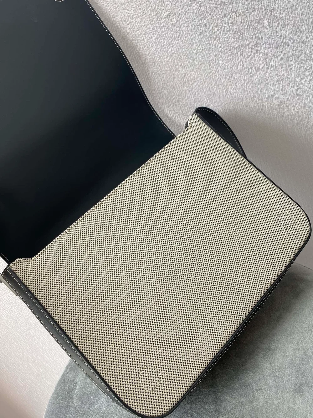 버버리 올림피아 메신저백