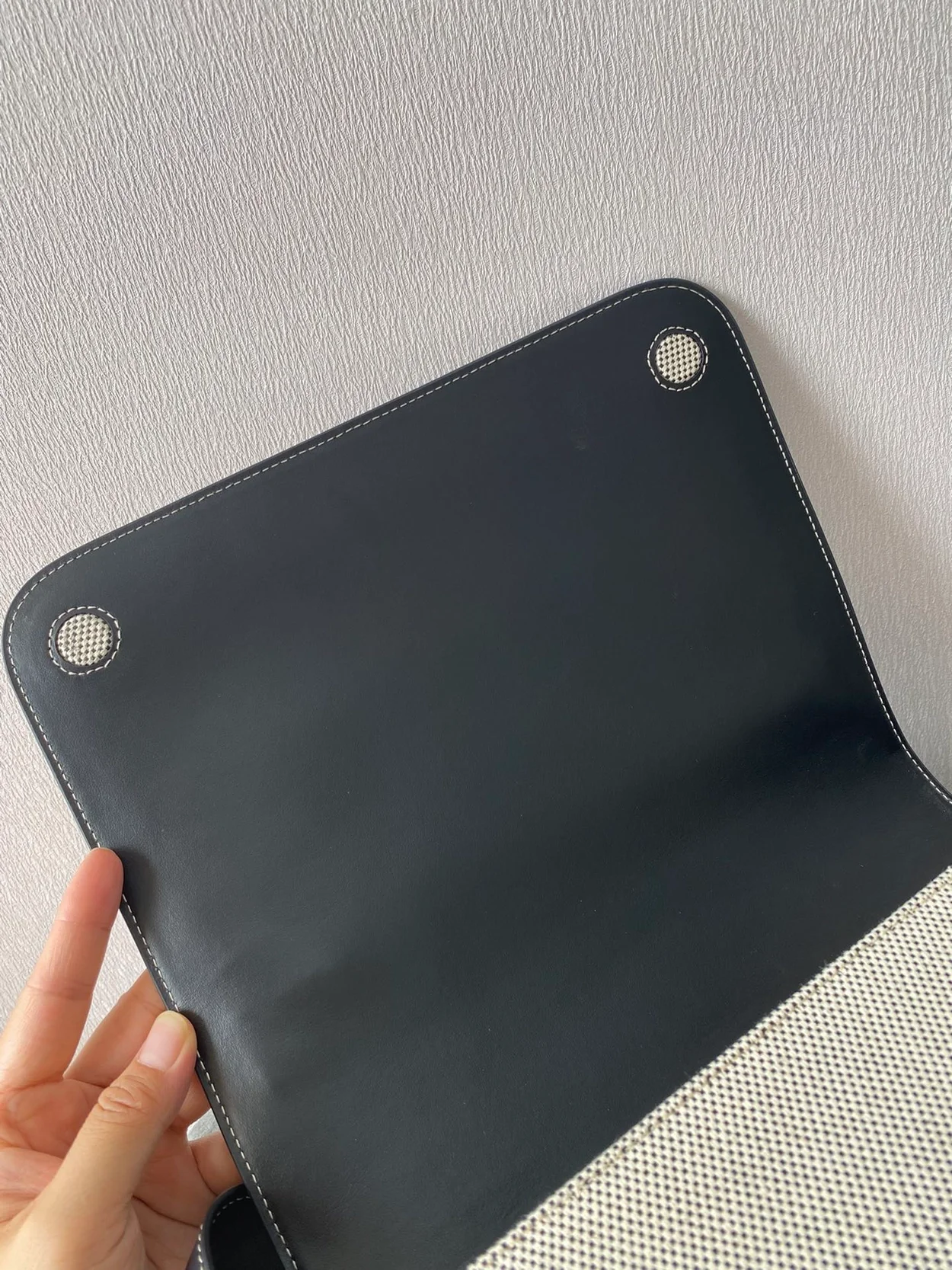 버버리 올림피아 메신저백