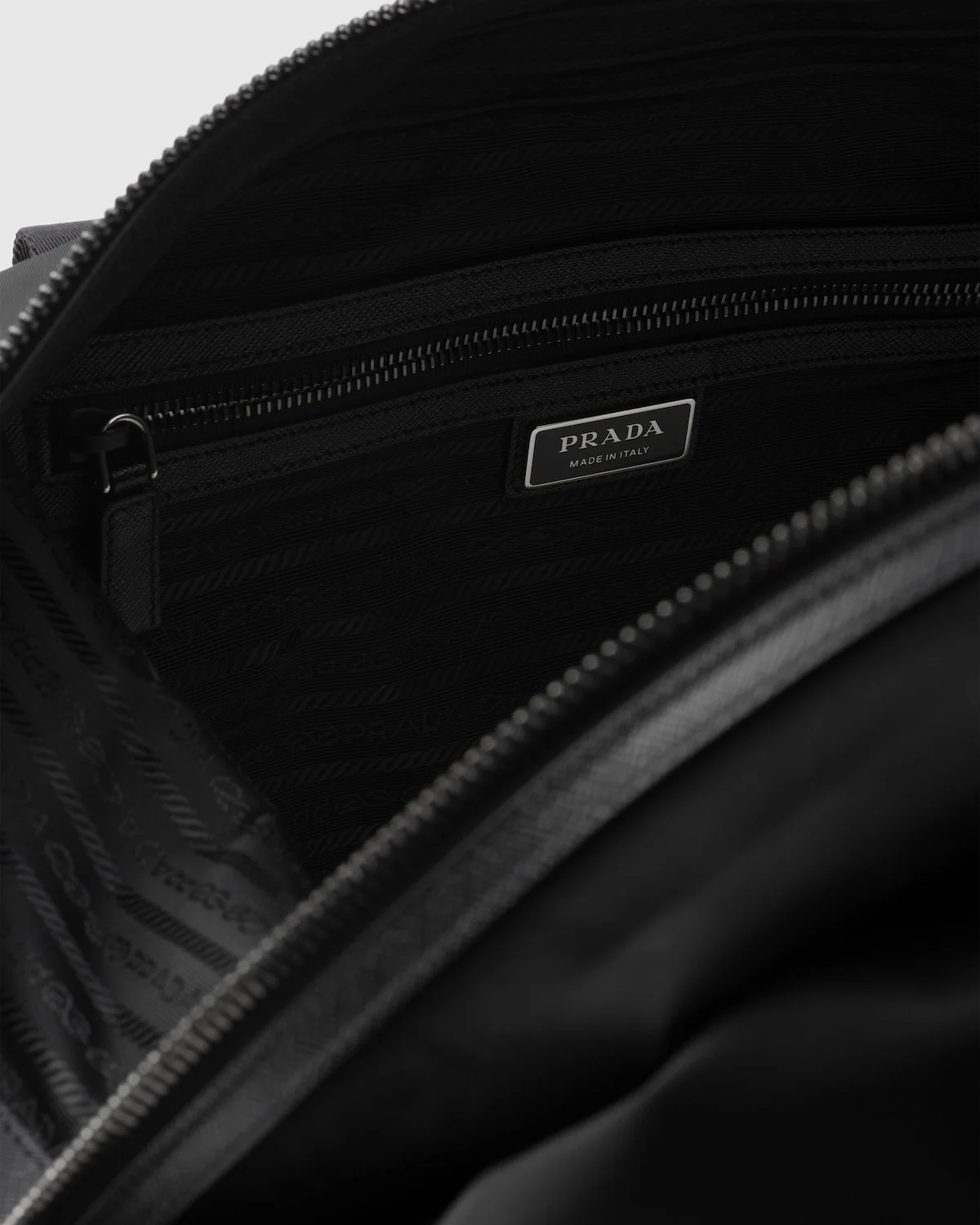 프라다 리나일론 사피아노 가죽 더플백