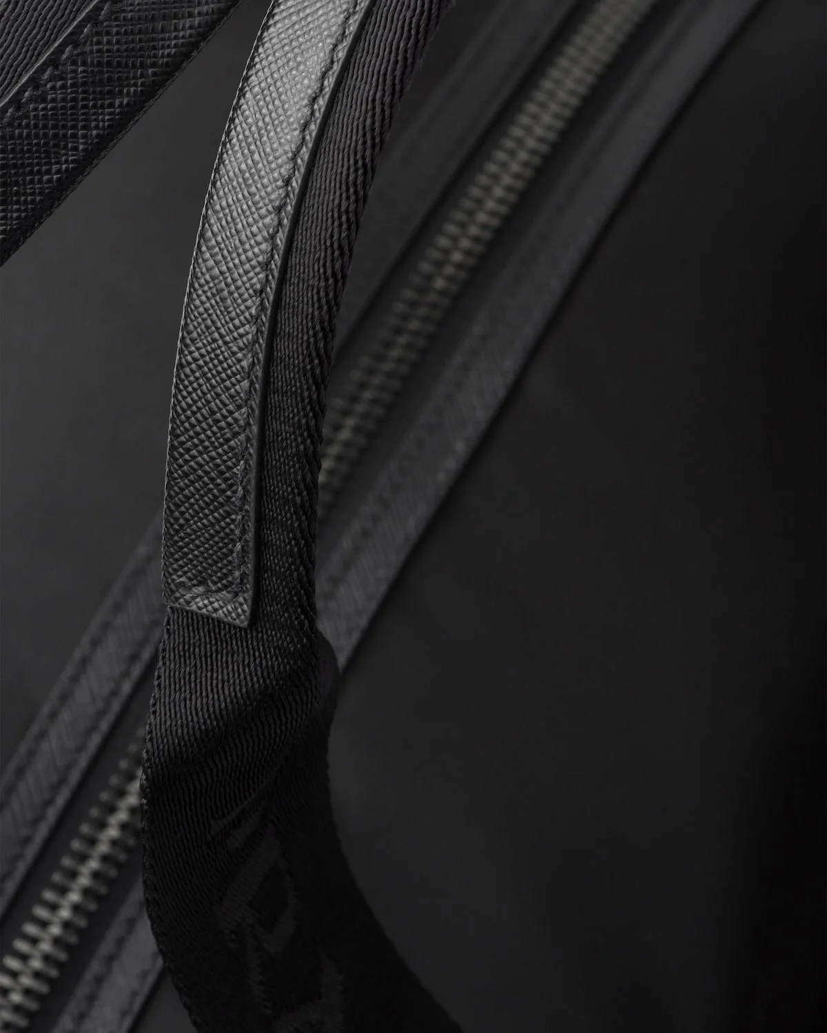 프라다 리나일론 사피아노 가죽 더플백