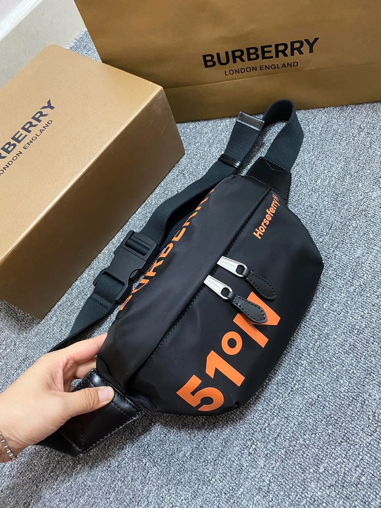 버버리 코디네이트 쏘니 벨트백