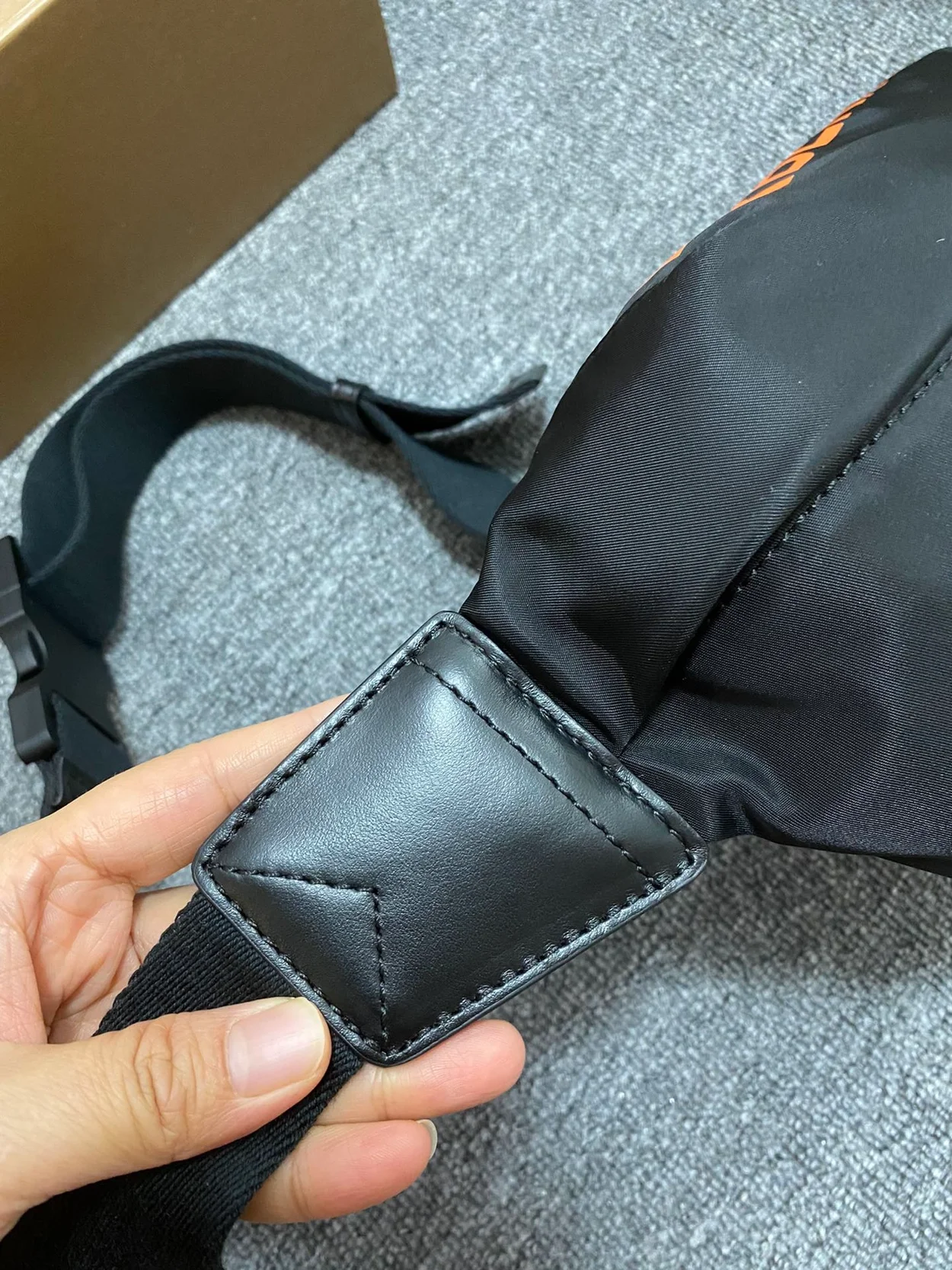 버버리 코디네이트 쏘니 벨트백