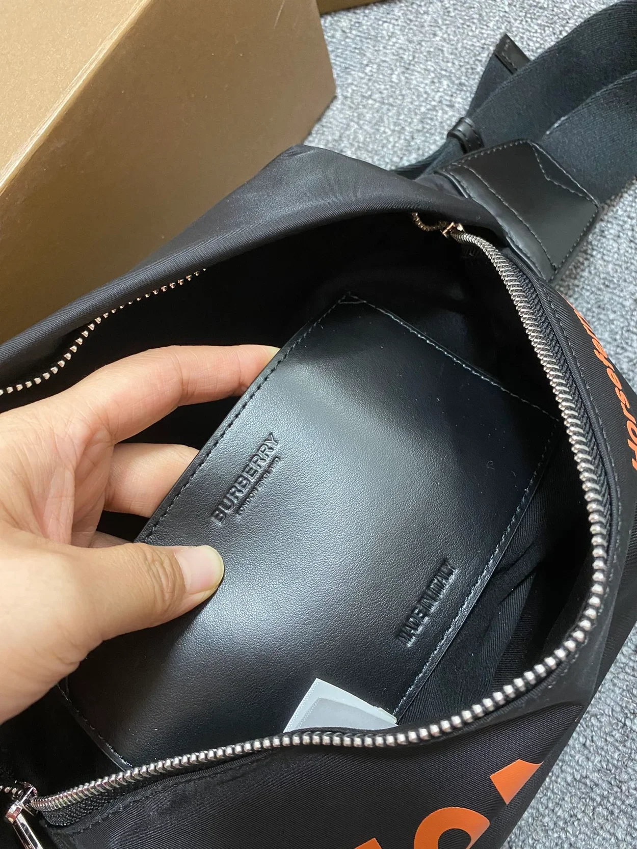 버버리 코디네이트 쏘니 벨트백