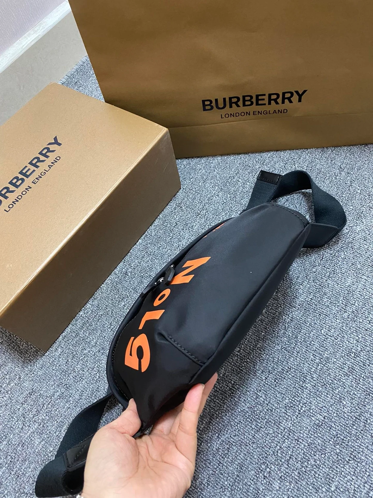 버버리 코디네이트 쏘니 벨트백