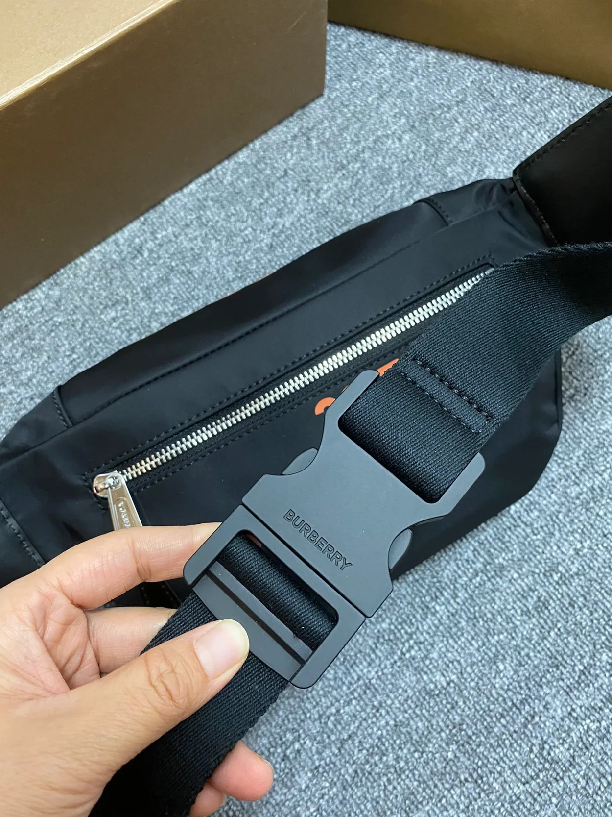 버버리 코디네이트 쏘니 벨트백