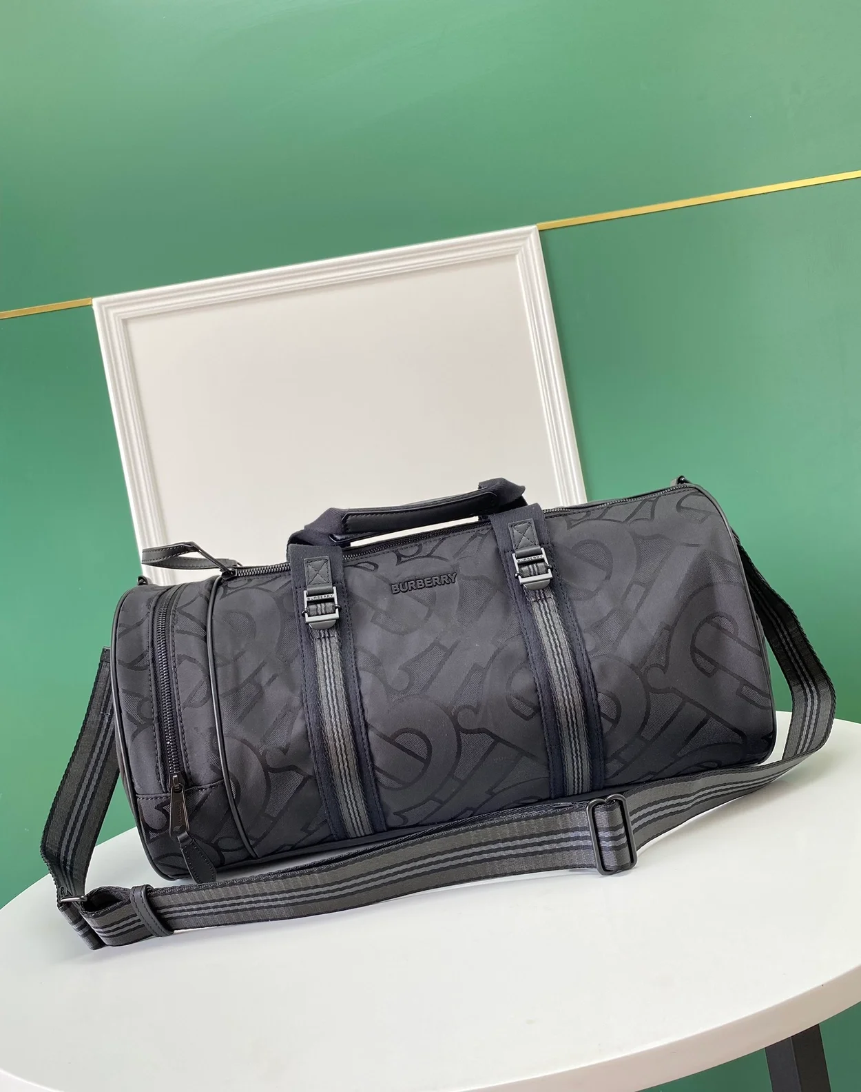 버버리 모노그램 미디엄 케네디 배럴백