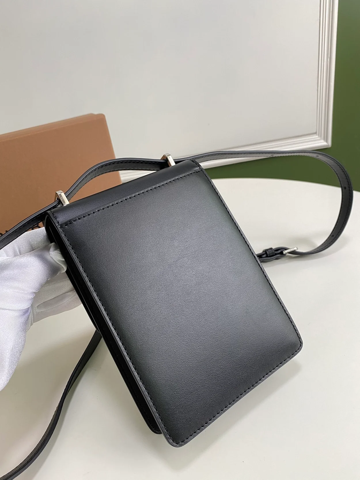 버버리 크로스백 로빈 블랙