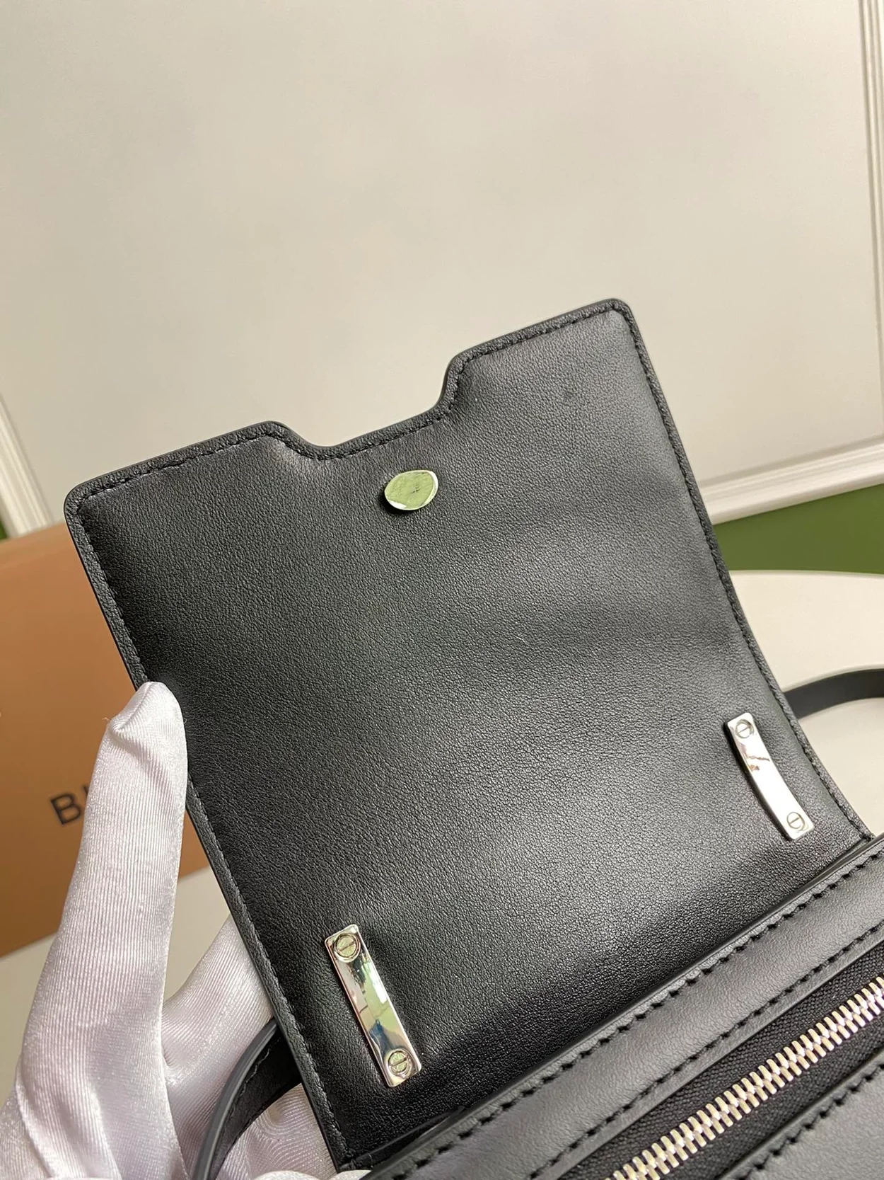 버버리 크로스백 로빈 블랙