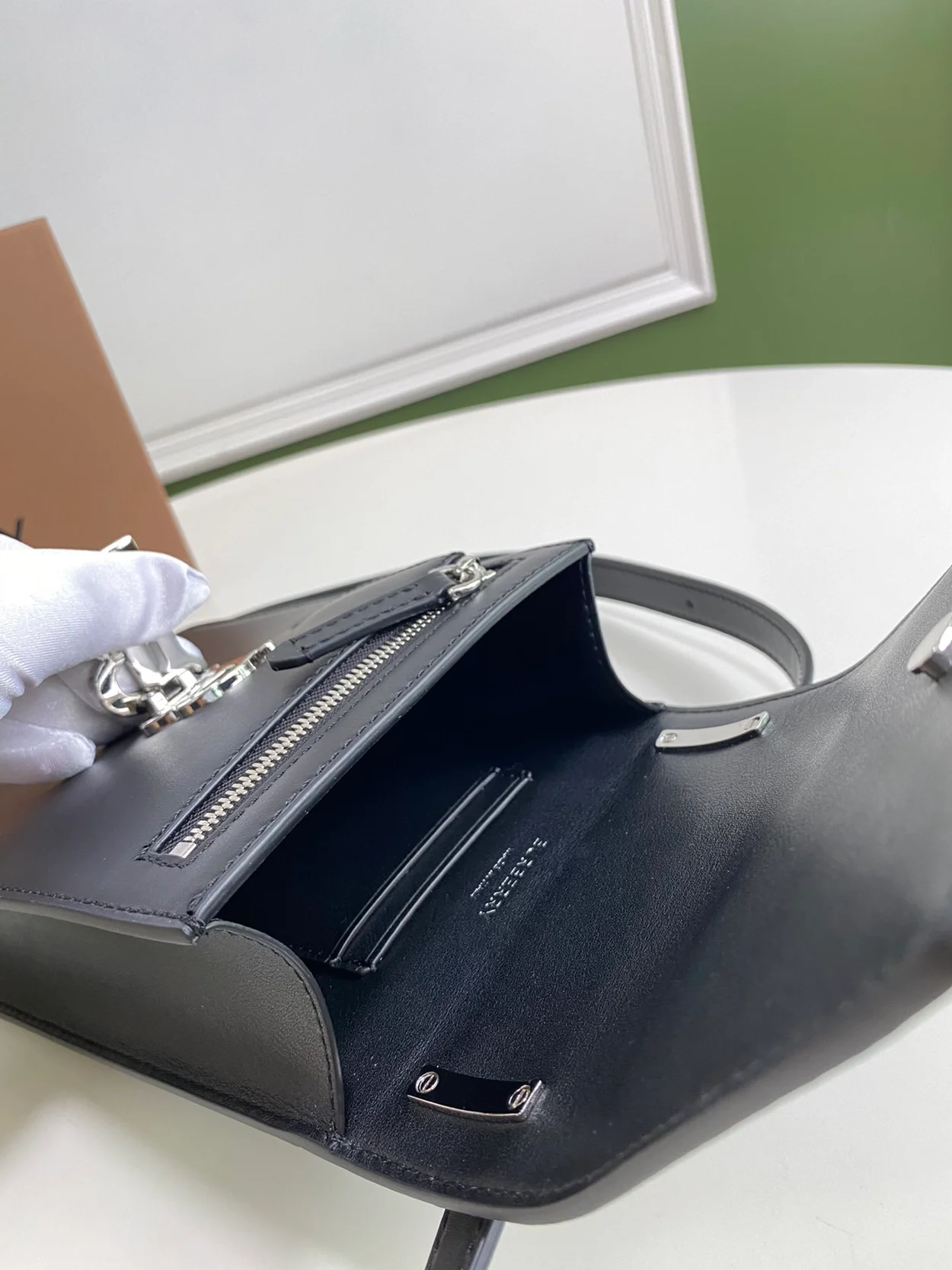 버버리 크로스백 로빈 블랙