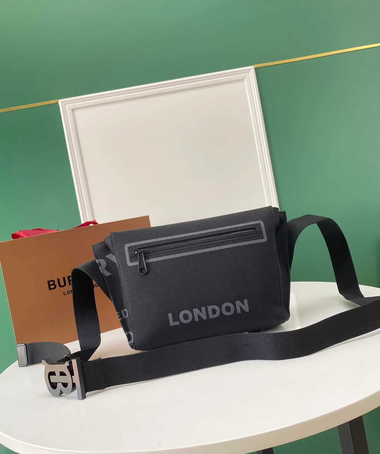 버버리 호스페리 프린트 블랙 크로스백