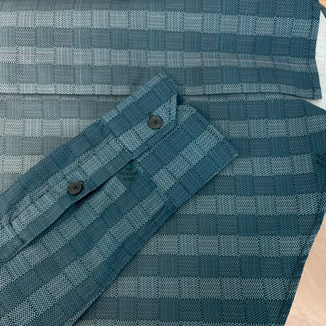 루이비통 다미에 스트라이프 롱 슬리브 셔츠 1AA4W4