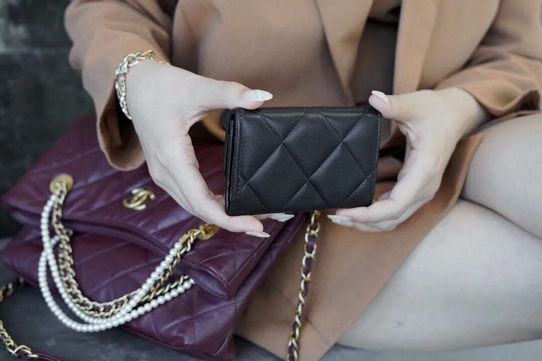 샤넬 19 플랩 카드 홀더 블랙