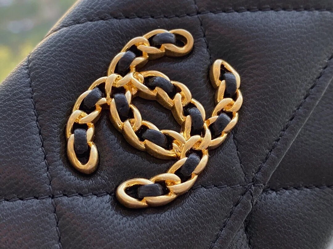 샤넬 19 플랩 카드 홀더 블랙