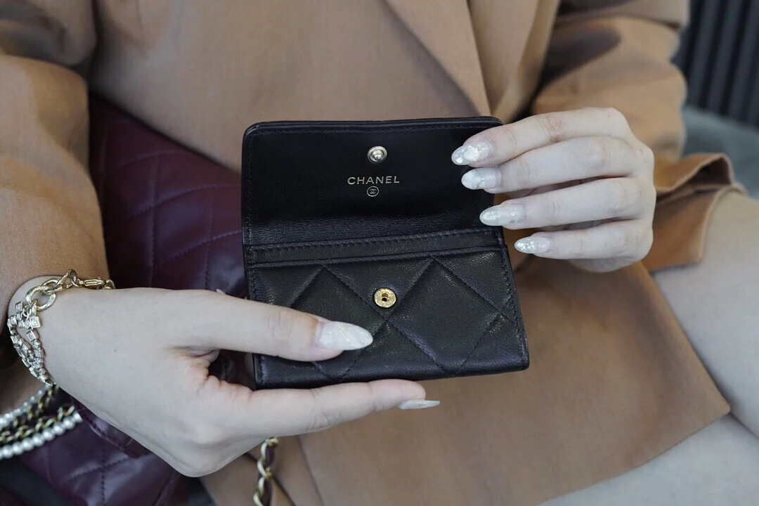 샤넬 19 플랩 카드 홀더 블랙