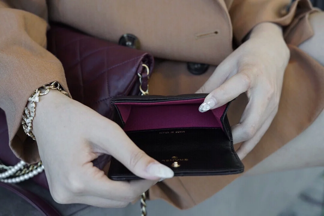 샤넬 19 플랩 카드 홀더 블랙