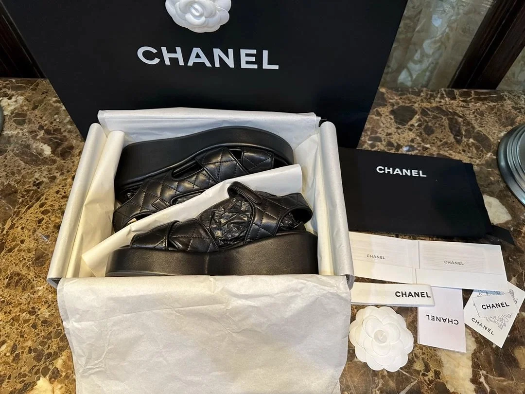 샤넬 인터로킹 CC 로고 슬링백 샌들