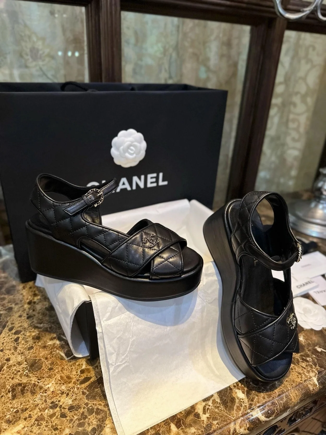 샤넬 인터로킹 CC 로고 슬링백 샌들