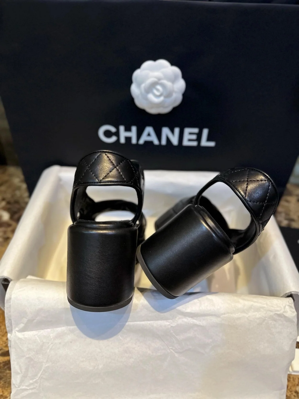 샤넬 인터로킹 CC 로고 슬링백 샌들