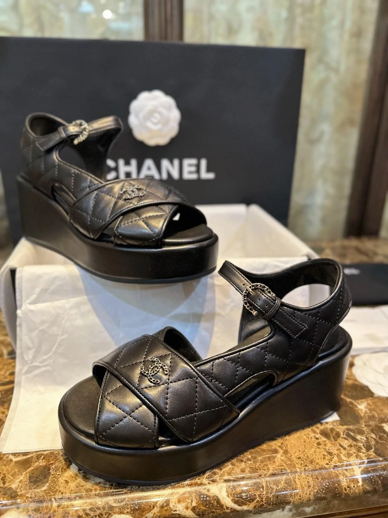 샤넬 인터로킹 CC 로고 슬링백 샌들